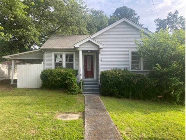 Single Family Home 3BR 2BA - 700 Tibbs St, Dyersburg, TN