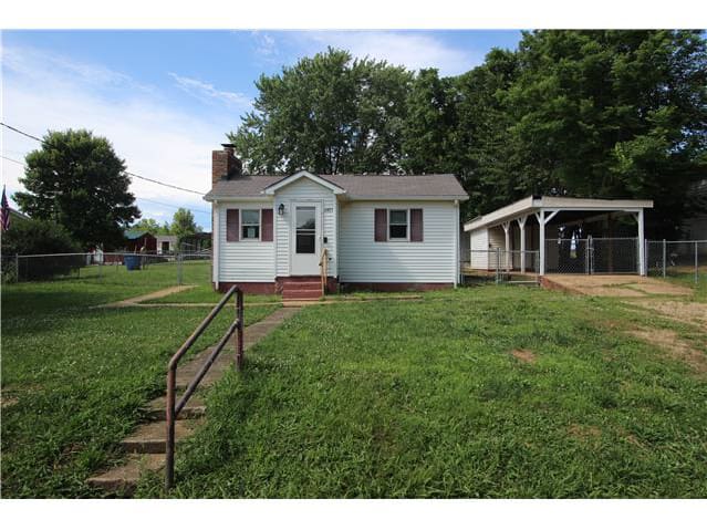 Single Family Home 3BR 2BA - 1405 E Chestnut St, Desloge, MO