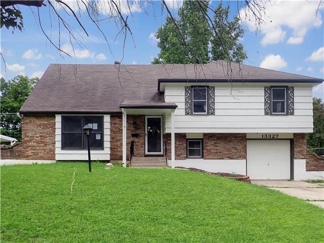 Photograph of 13327 Donnelly Ave, Grandview, MO 64030