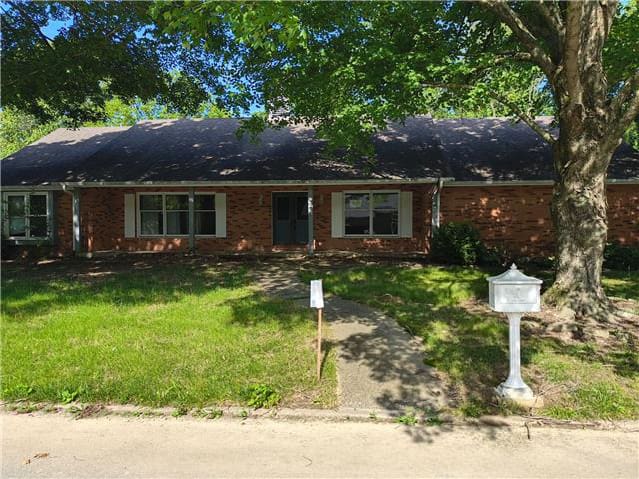 Single Family Home 5BR 3BA - 614 7th St E, Scott City, MO