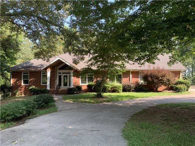 Photograph of 727 Kings Bench Dr, Hartwell, GA 30643