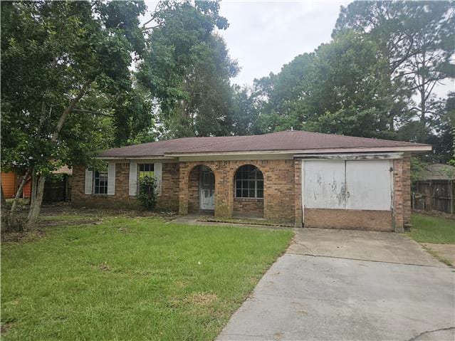 Single Family Home 3BR 1.1BA - 2307 W Park Dr, Gautier, MS