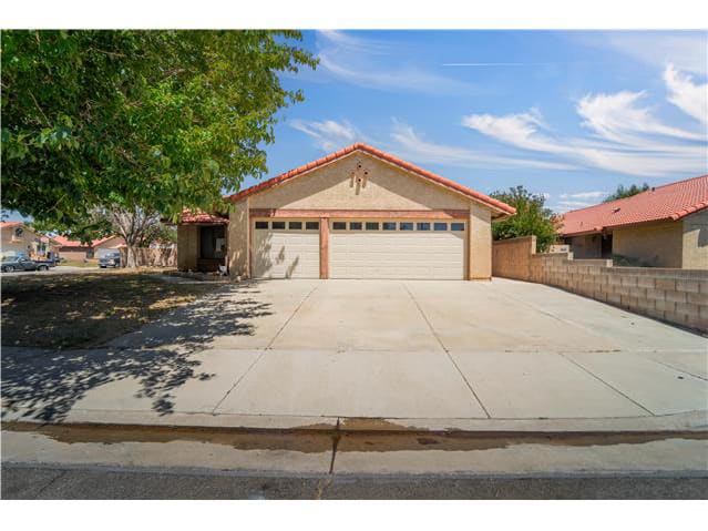 Single Family Home 3BR 2BA - 37134 Calle Real, Palmdale, CA