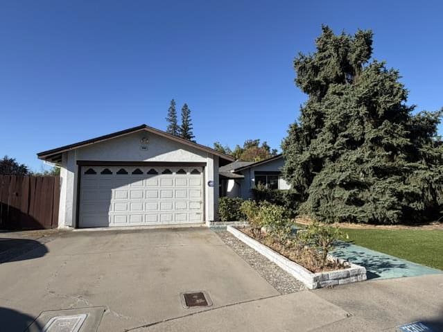 Single Family Home 4BR 2.1BA - 3304 Benton Cir, Modesto, CA