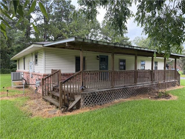 Single Family Home 3BR 2BA - 26035 John L Ln, Denham Springs, LA