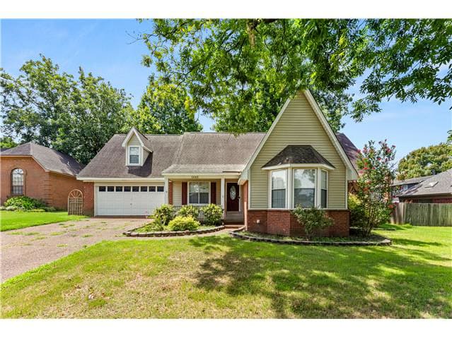 Single Family Home 3BR 3BA - 1845 Pecan Rdg N, Southaven, MS