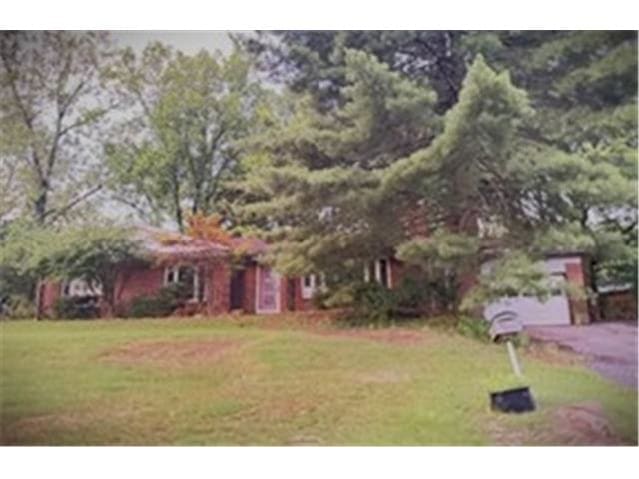 8 Price Meadows Dr