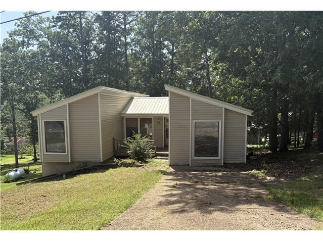 Single Family Home 3BR 2BA - 102 Dunn Hollow Dr, Fairfield Bay, AR