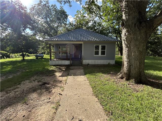 Single Family Home 3BR 1BA - 69 County Rd 523, Elba, AL