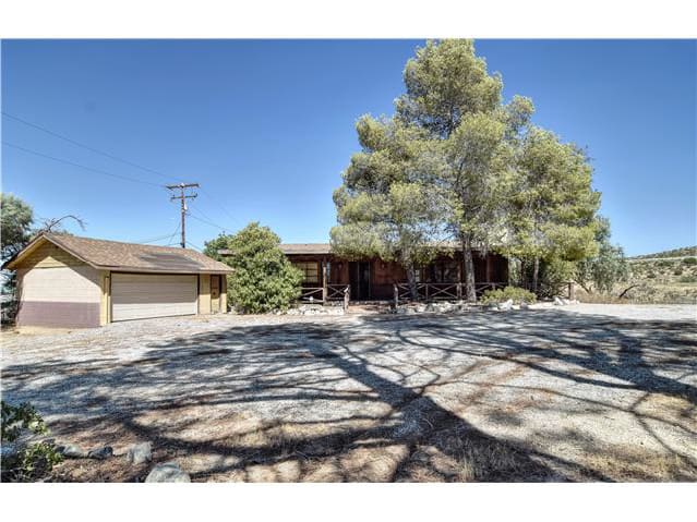 Single Family Home 2BR 2BA - 32758 Longview Rd, Pearblossom, CA