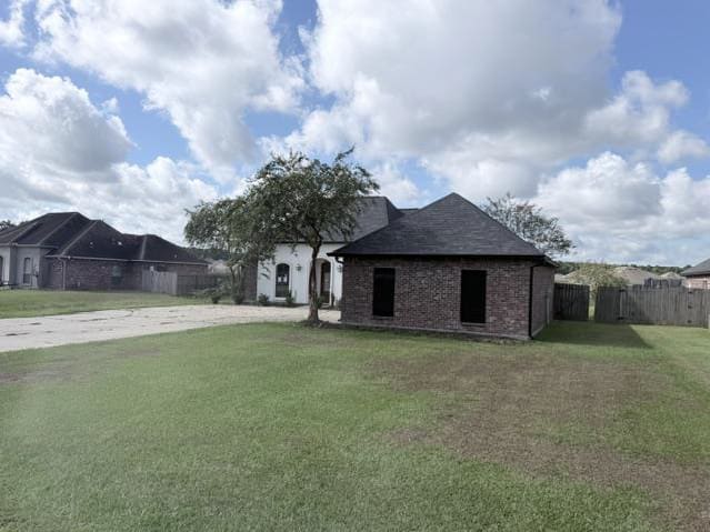 Single Family Home 4BR 2BA - 10144 Garden Oaks Ave, Denham Springs, LA
