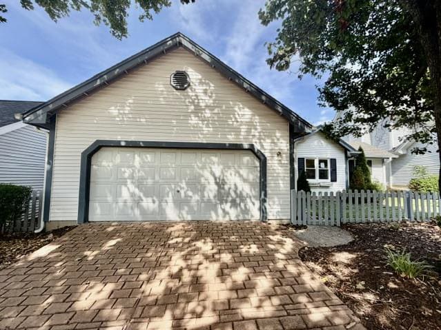Single Family Home 2BR 2BA - 16323 Bellingham Drive, Chesterfield, MO