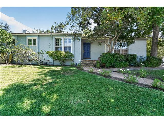 2201 E Glenoaks Blvd