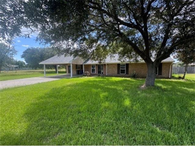 Single Family Home 3BR 2BA - 13723 Lynnedale Loop, Abbeville, LA