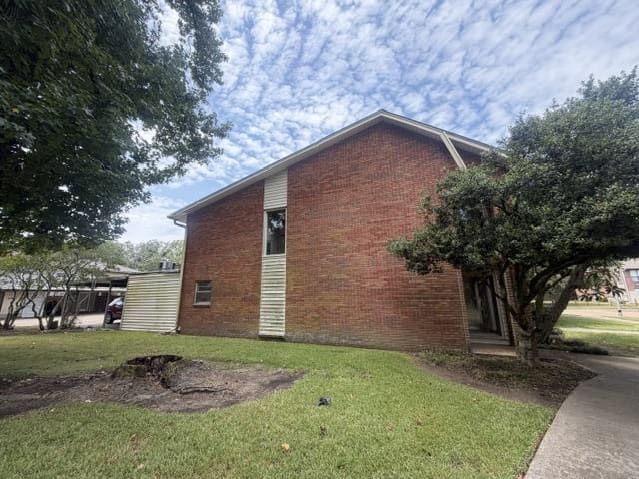 5505 Moorstone Dr