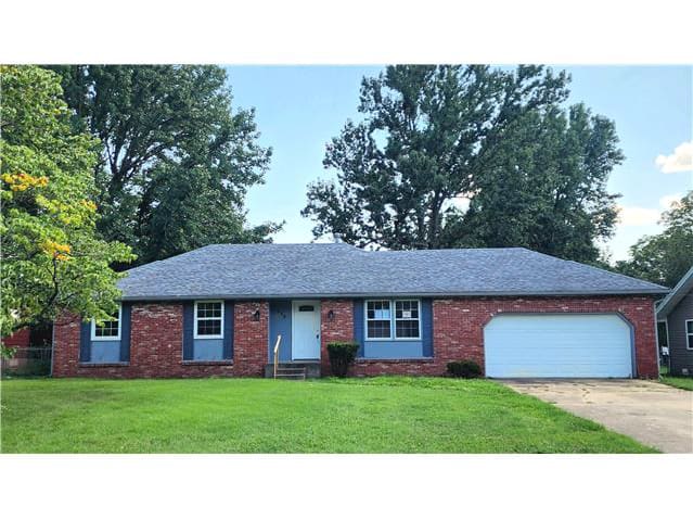 Single Family Home 3BR 2BA - 904 East Smith St, Springfield, MO