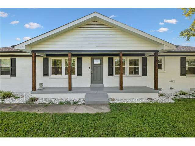 Single Family Home 3BR 1.1BA - 110 Sherwood Drive, Waverly, TN