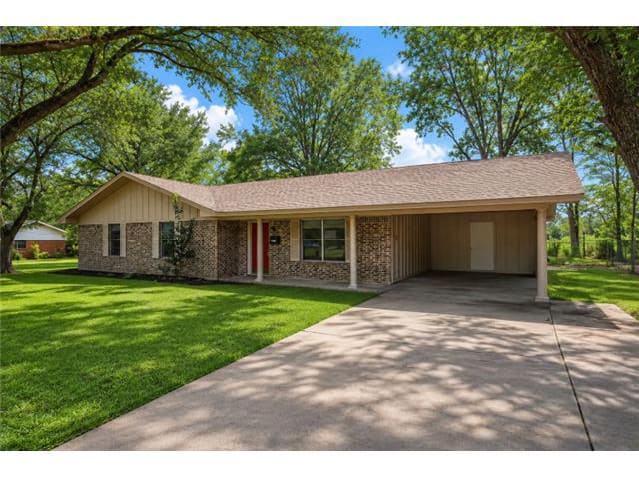 Single Family Home 3BR 2BA - 122 Charles St, Crockett, TX