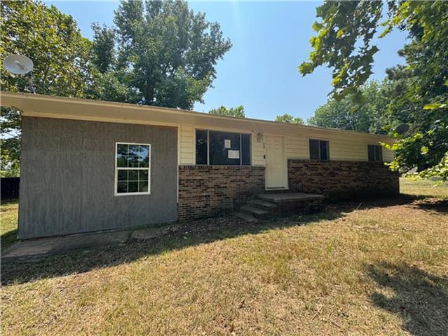 Single Family Home 3BR 1BA - 600 S Southerland Rd, Gans, OK
