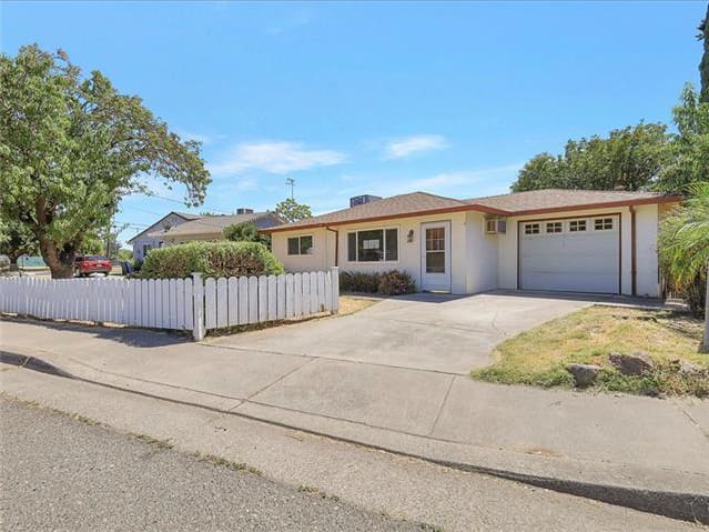 Photograph of 310 Bird St, Yuba City, CA 95991