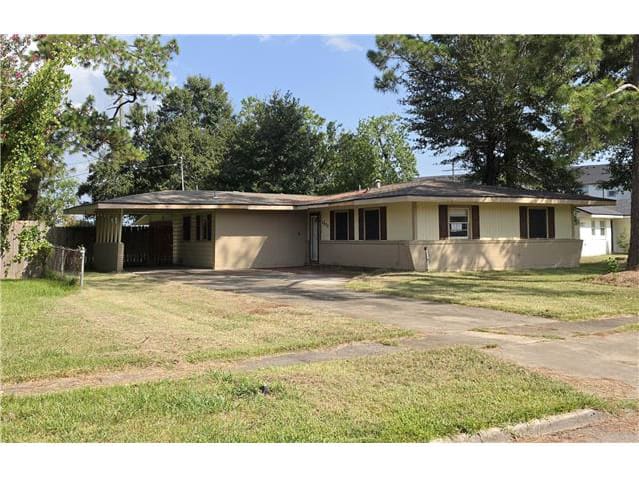 Single Family Home 3BR 1BA - 3605 E Roosevelt St, Lake Charles, LA