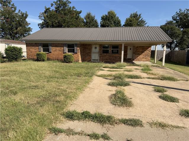 Photograph of 210 Oak St, Tyronza, AR 72386