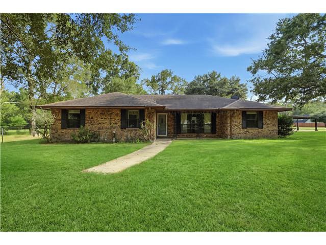 Single Family Home 3BR 2.1BA - 460 County Road 3182, Cleveland, TX