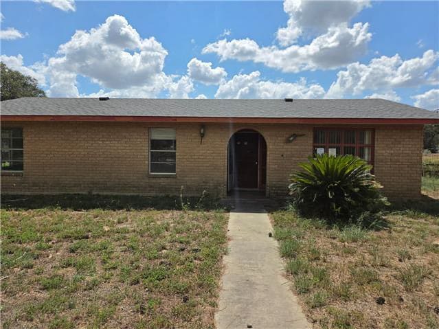 Photograph of 10 Karen Ln, Poteet, TX 78065