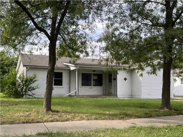 Photograph of 1701 W 30th St S, Wichita, KS 67217