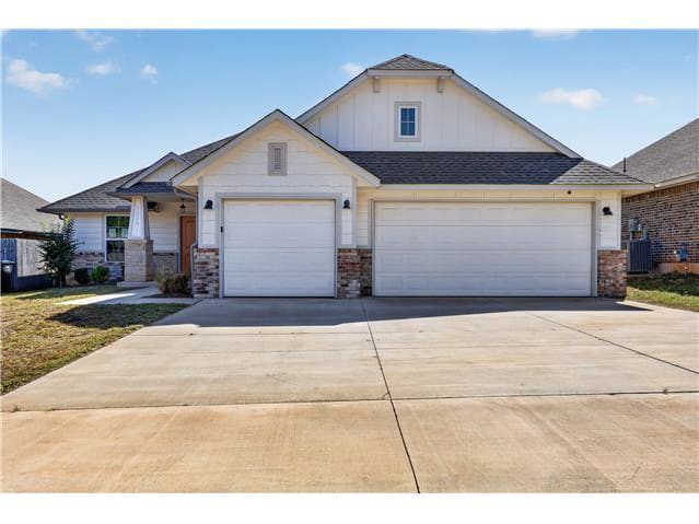 Photograph of 1200 Magnolia Dr, Noble, OK 73068
