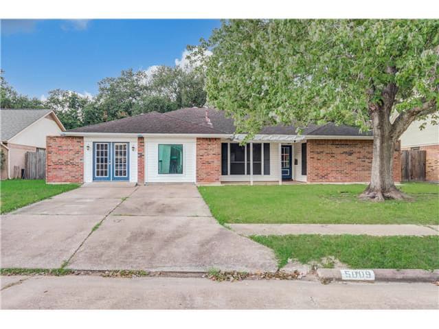 Photograph of 5009 Groveton Lane, Pearland, TX 77584