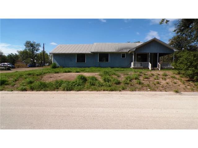 Photograph of 1603 Hackberry St, Three Rivers, TX 78071