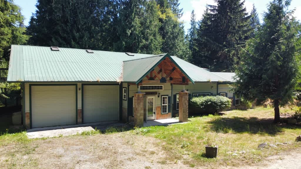 Single Family Home 3BR 4BA - 2954 Se Camano Dr, Camano Island, WA