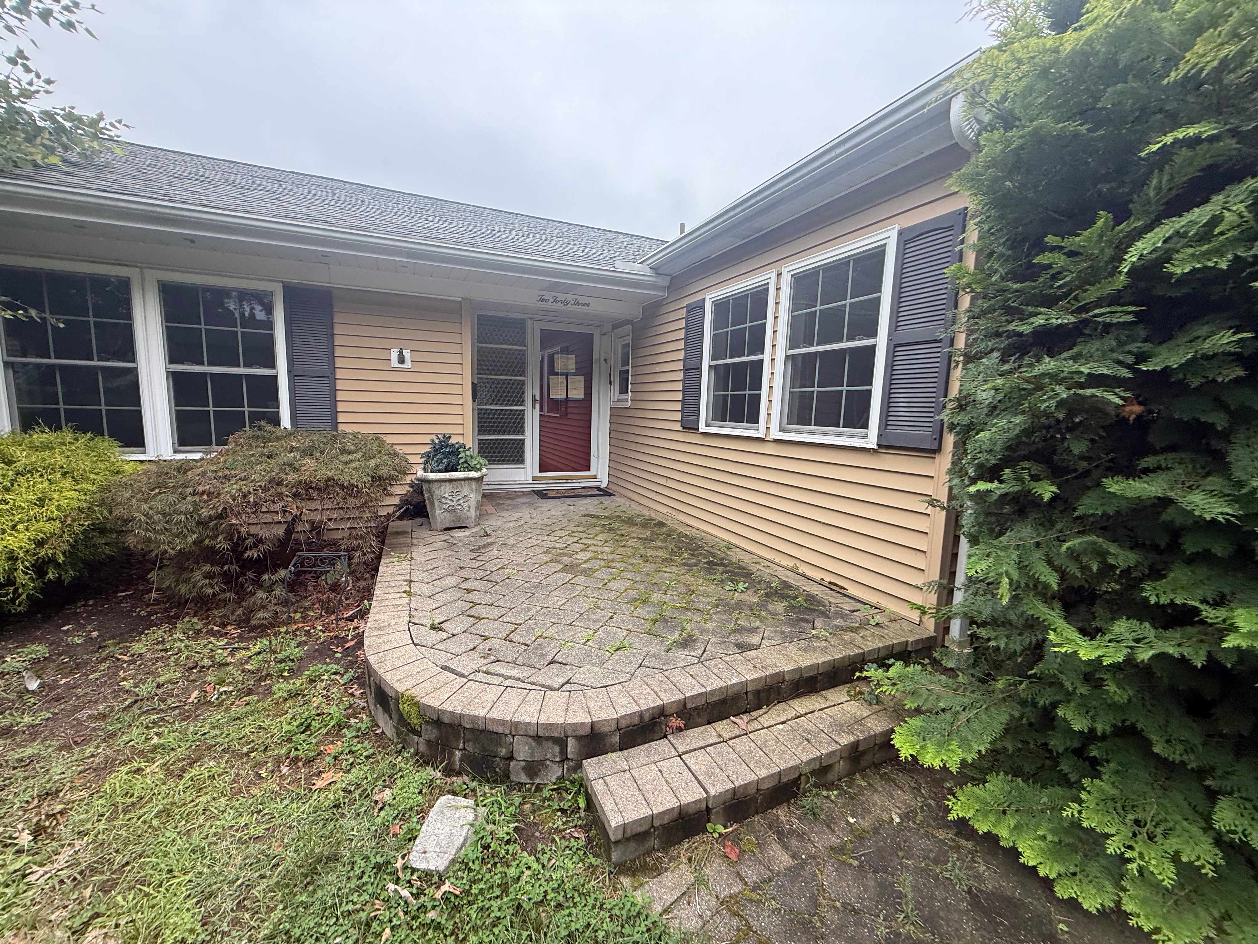 243 Deerfield Rd photo