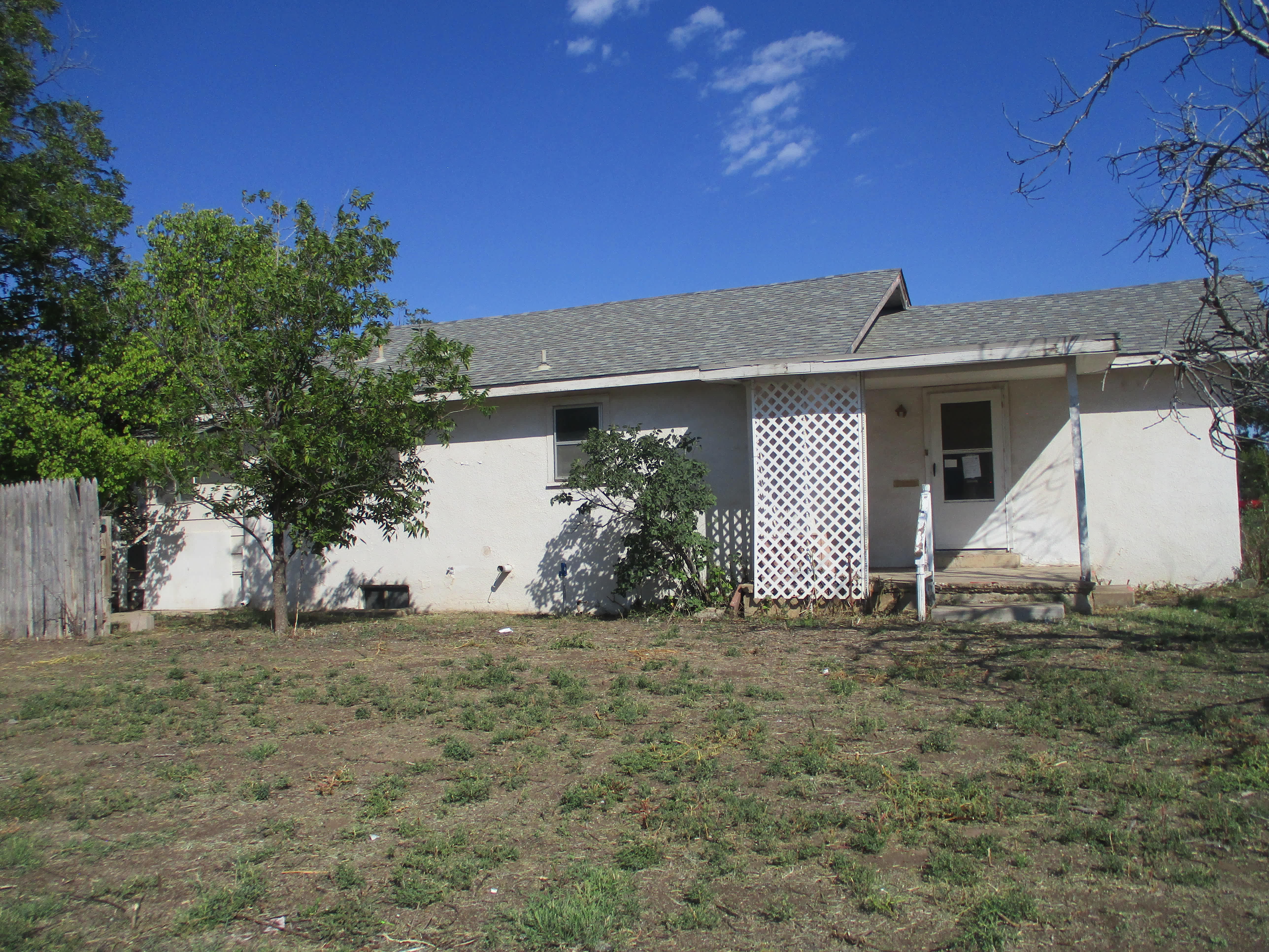 Single Family Home 2BR 1BA — 920 Durrett Ave, Dumas, TX