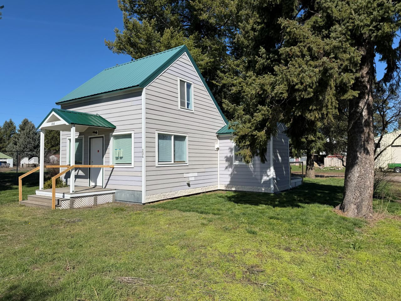 Photograph of 206 W Pearl St, Oakesdale, WA 99158
