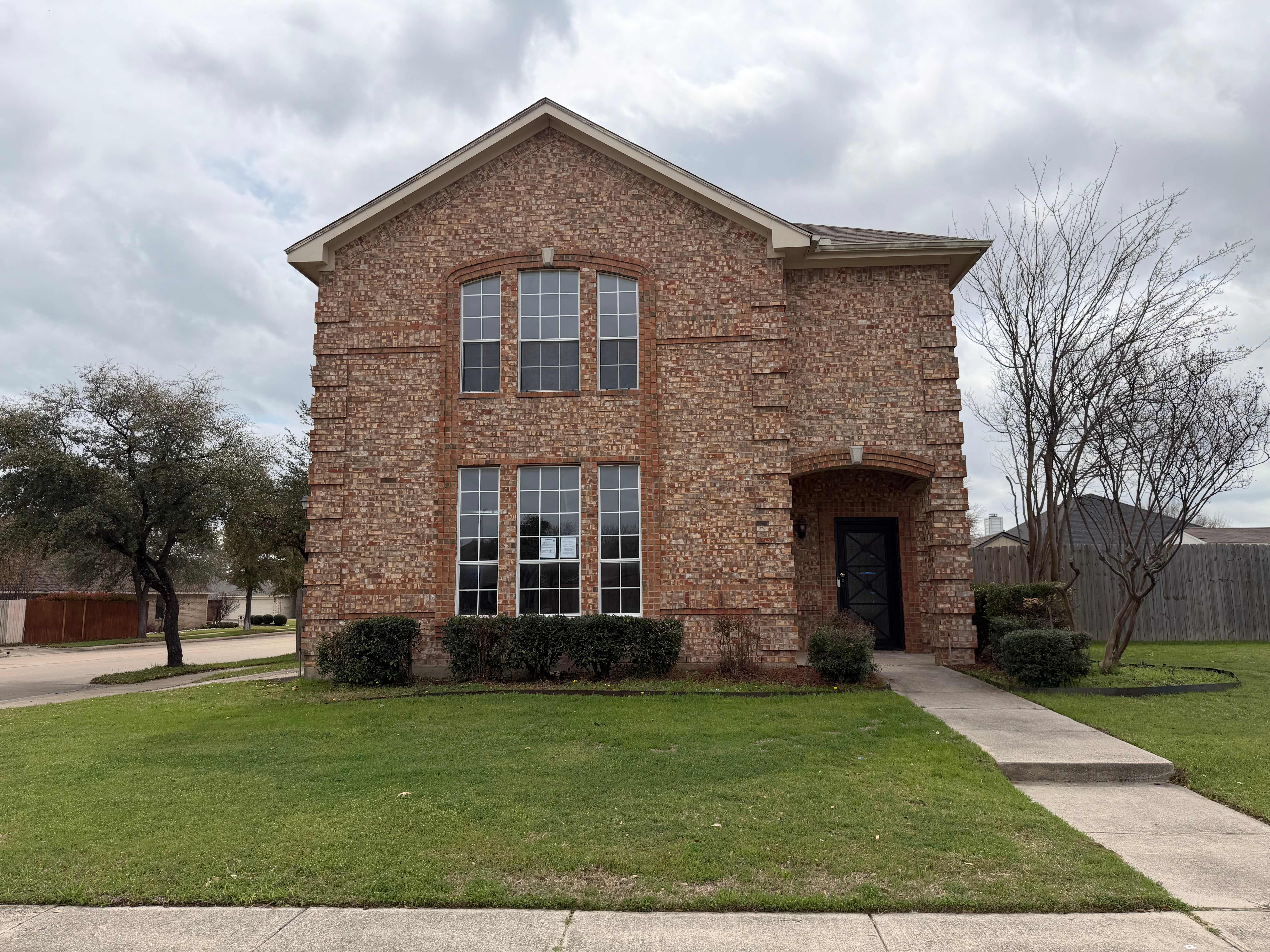 Photograph of 1001 Windsor Dr, Saginaw, TX 76179