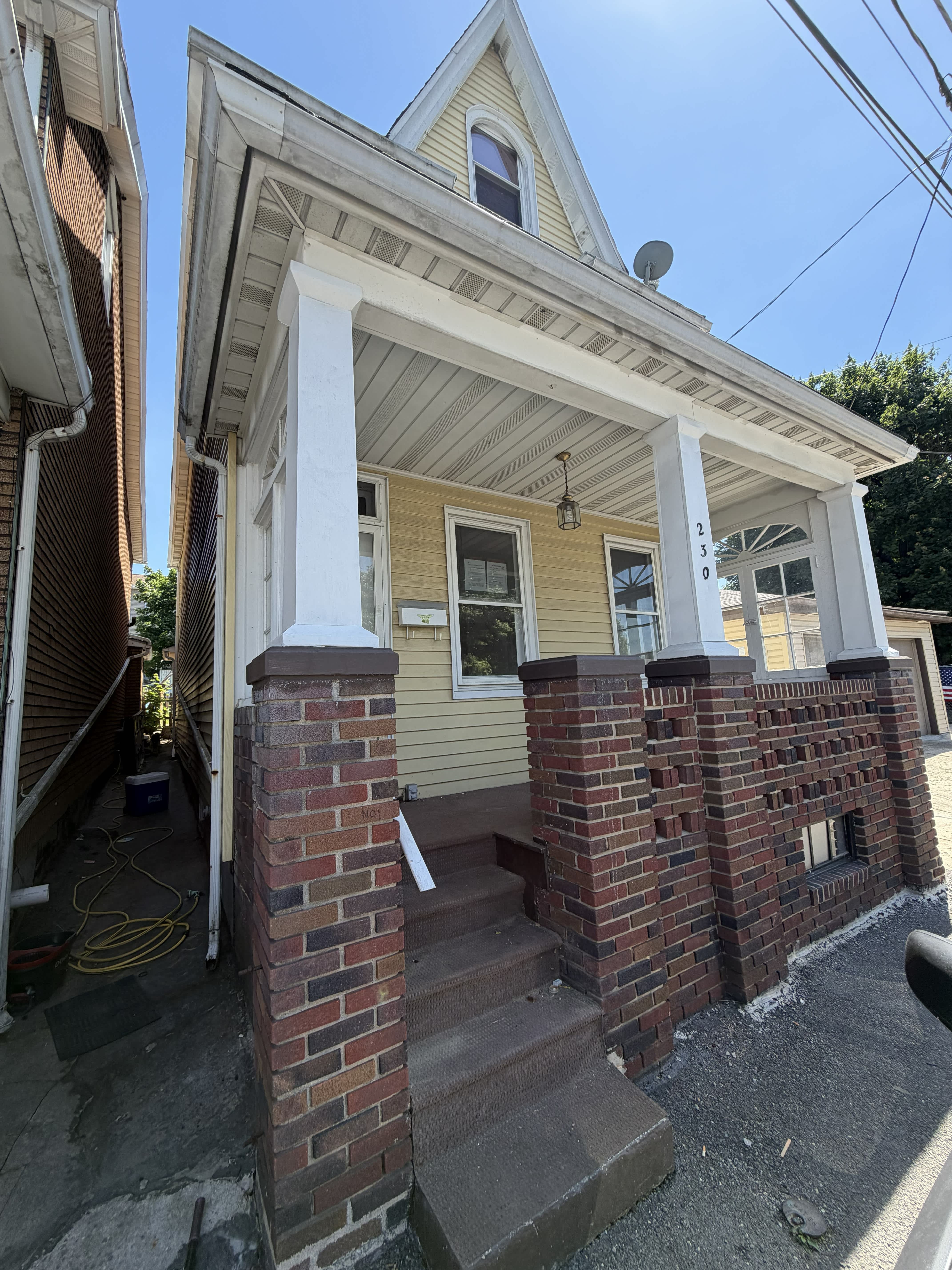 Photograph of 230 W Early Ave, Coaldale, PA 18218