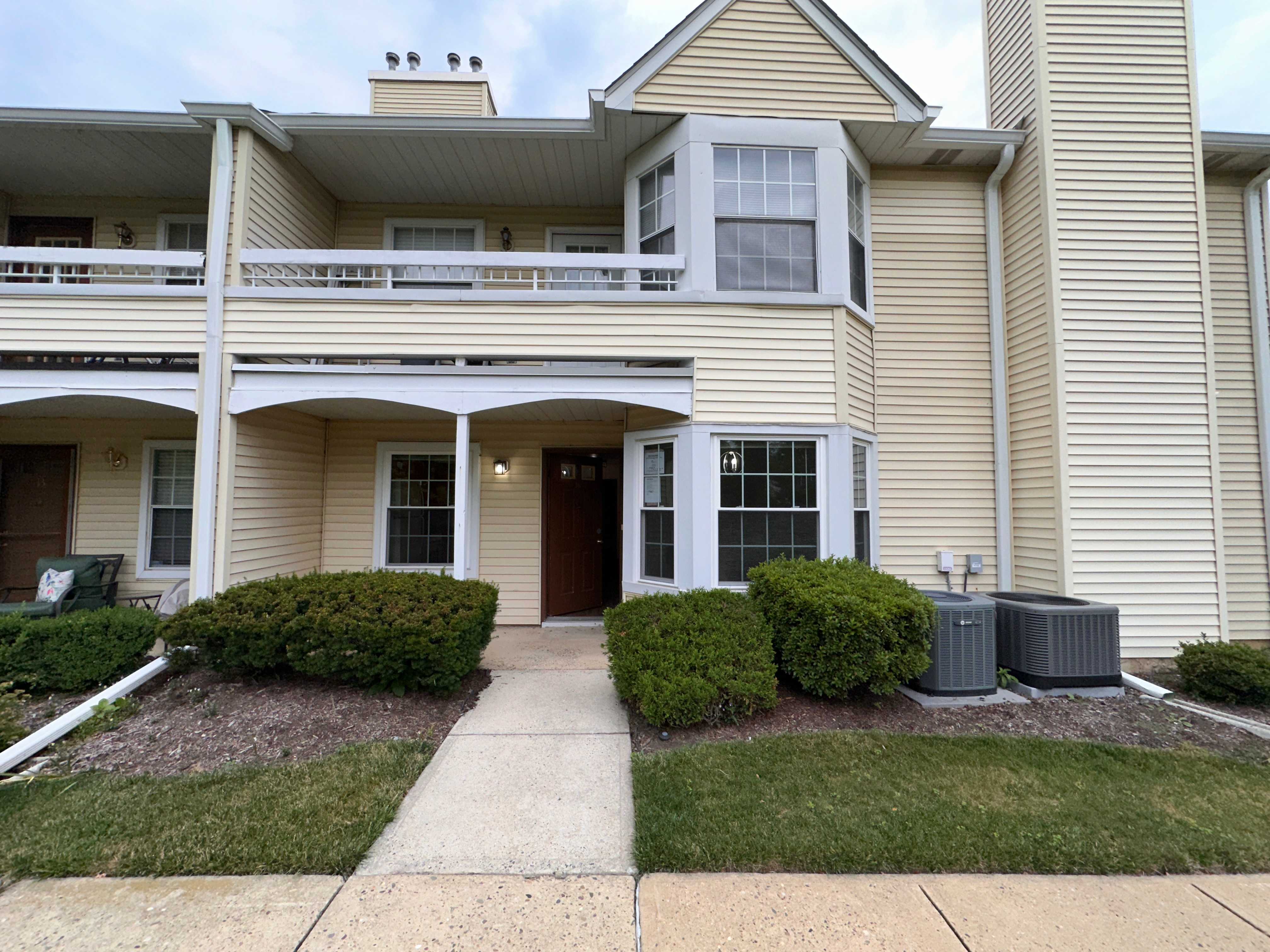 Photograph of 16 Fryer Ct, Hightstown, NJ 08520