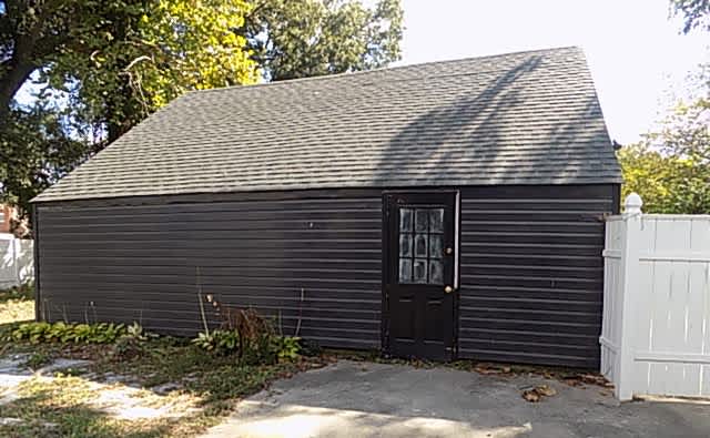 212 Royal Oak Ave photo