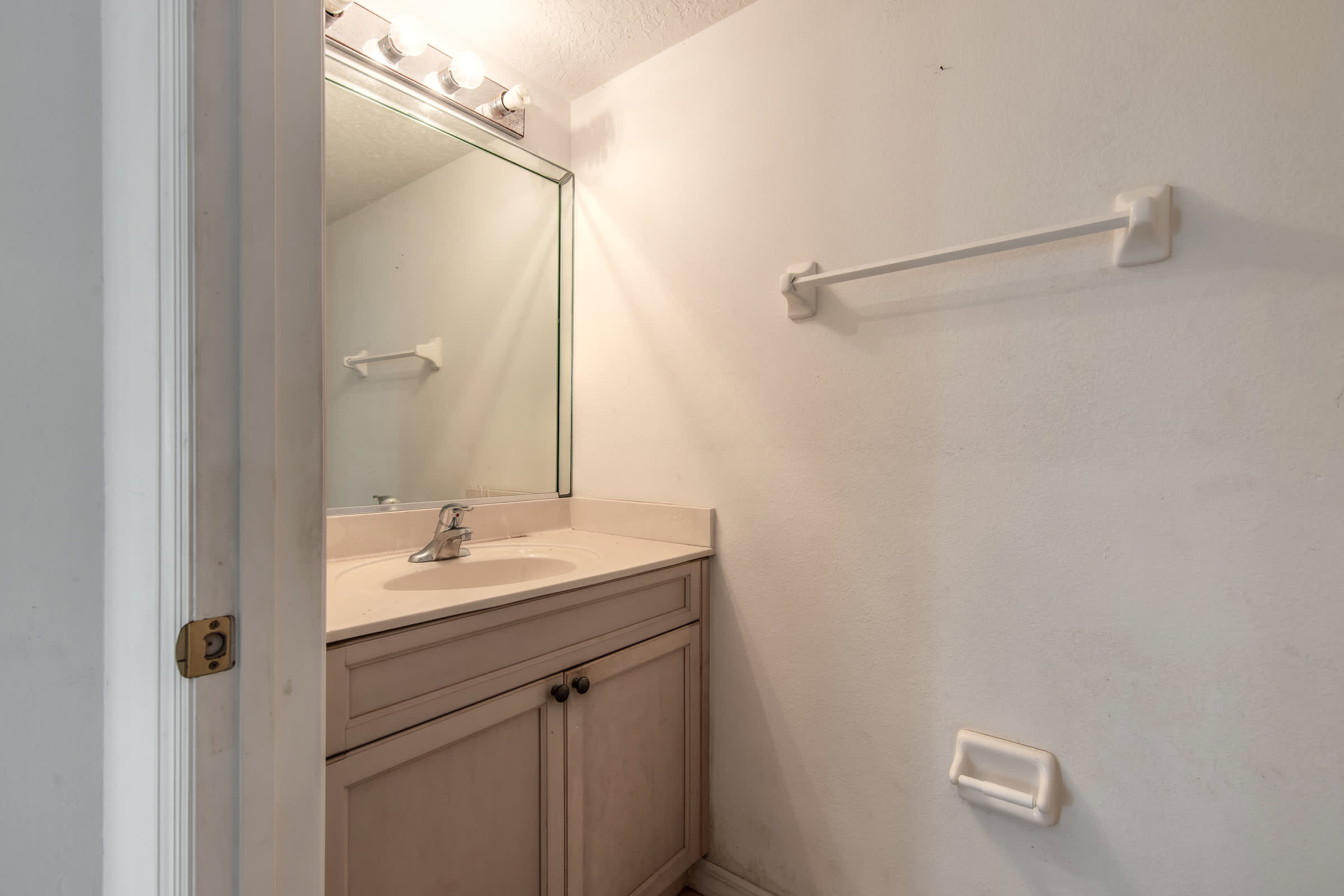 5300 S Atlantic Ave Apt3605 photo