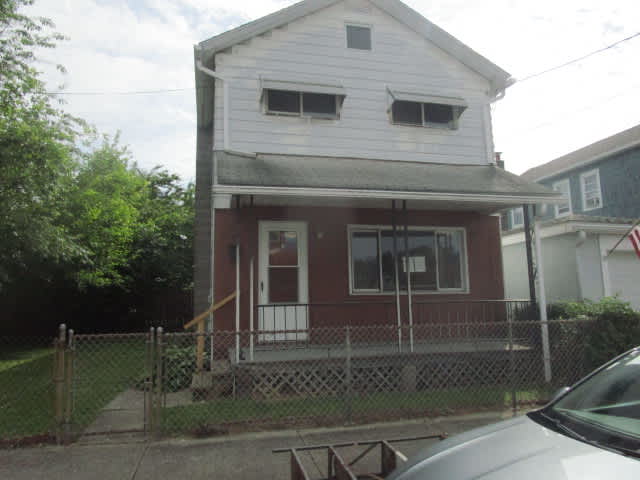 Single Family Home 3BR 1BA - 27 Russell St, Edwardsville, PA