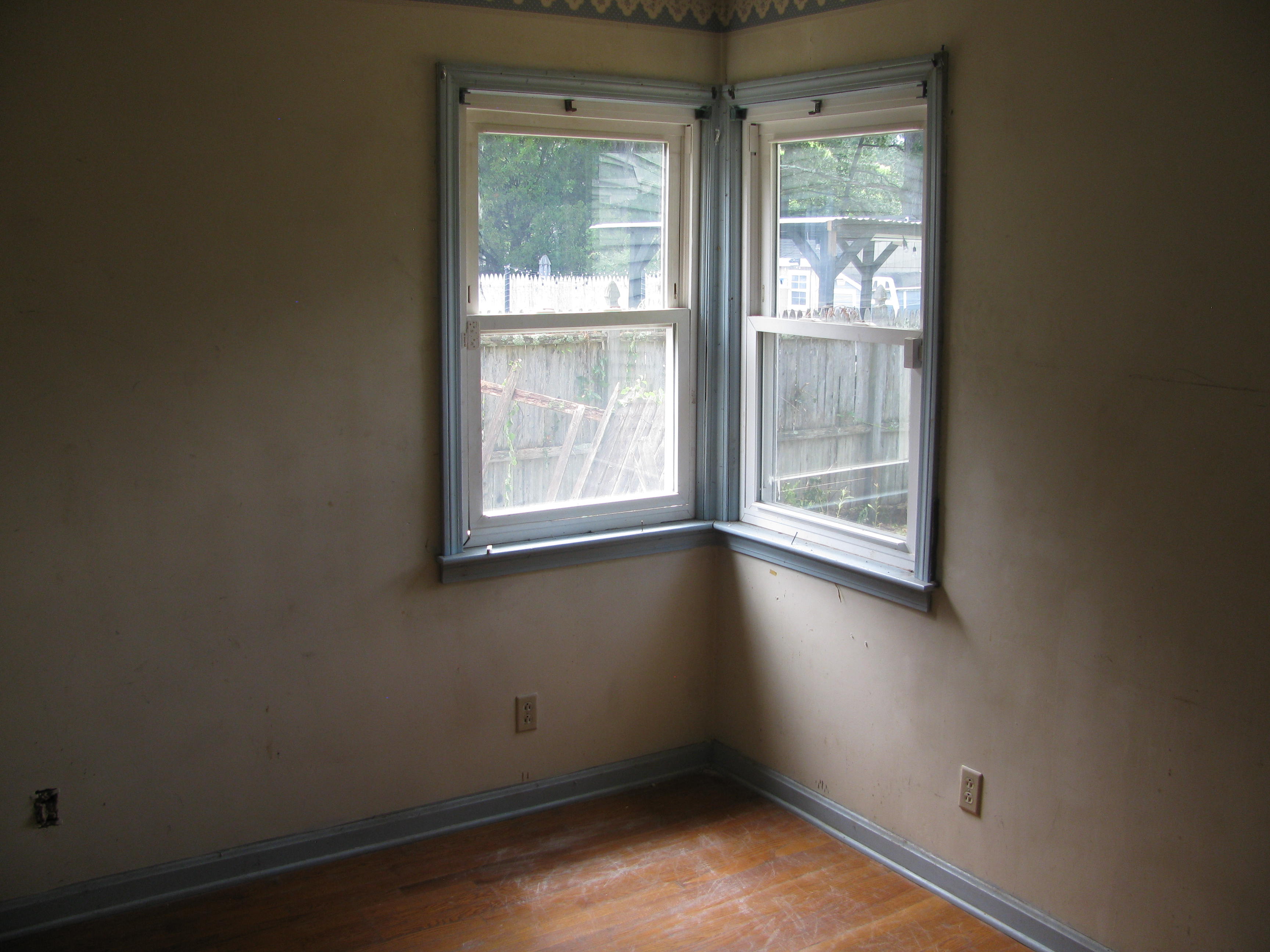 86 Pheland St photo