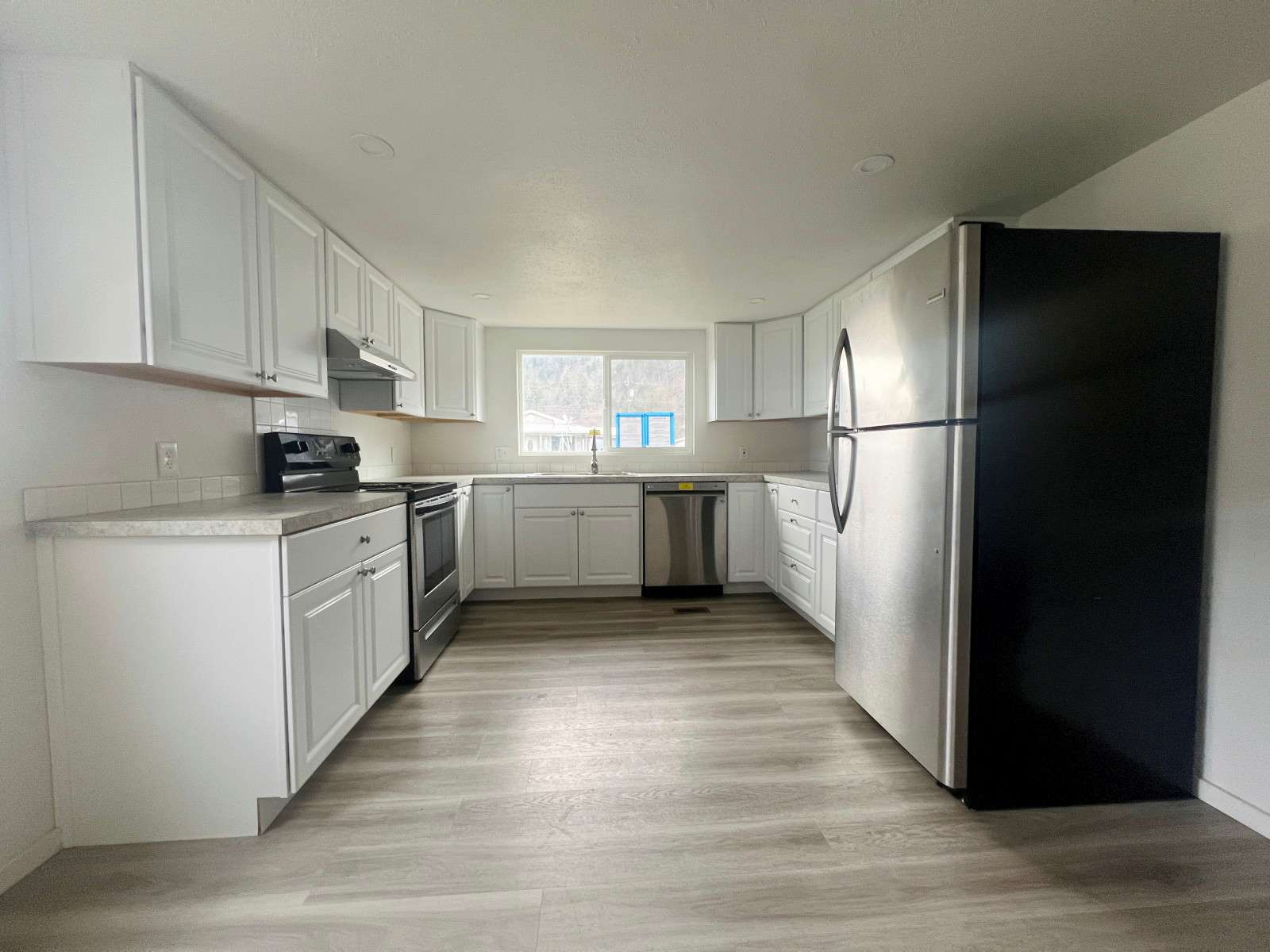614 Pine Avenue photo