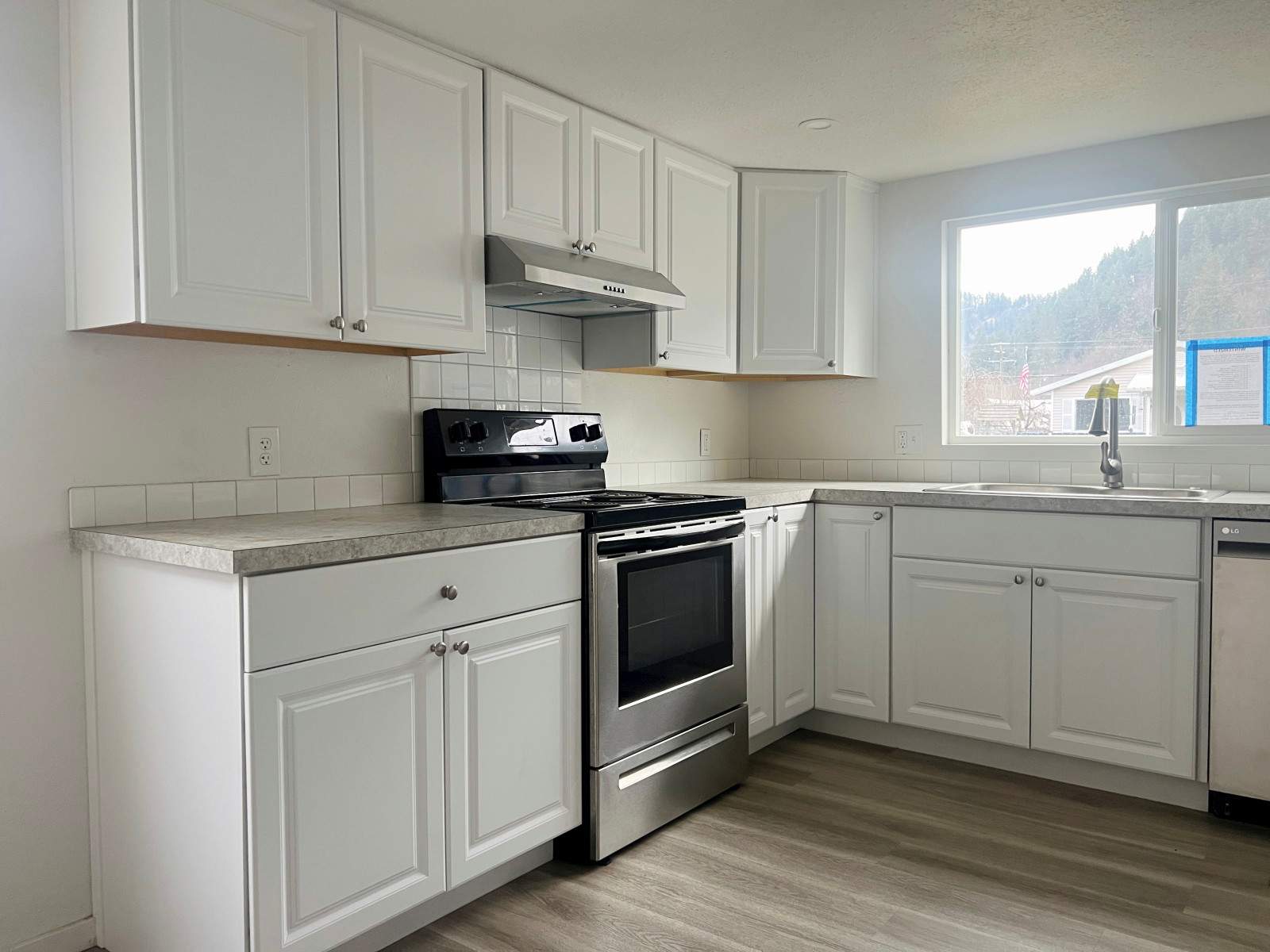 614 Pine Avenue photo