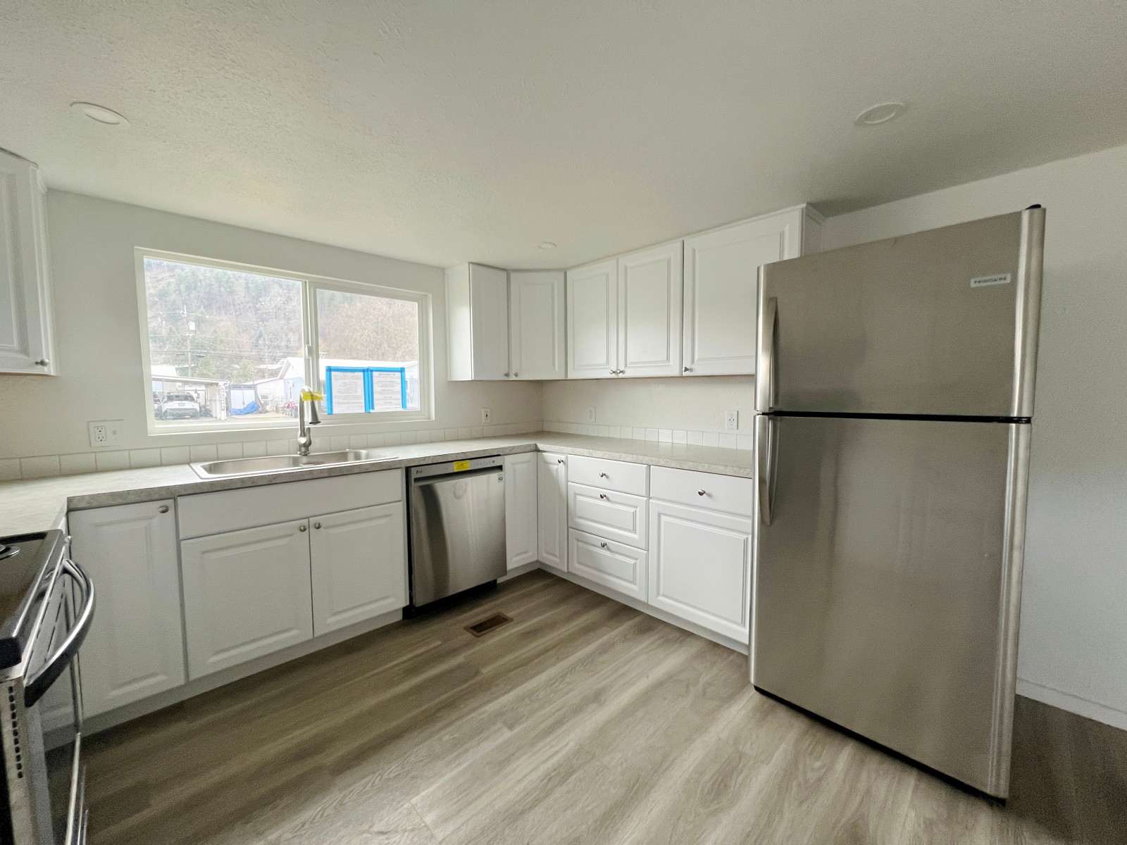 614 Pine Avenue photo