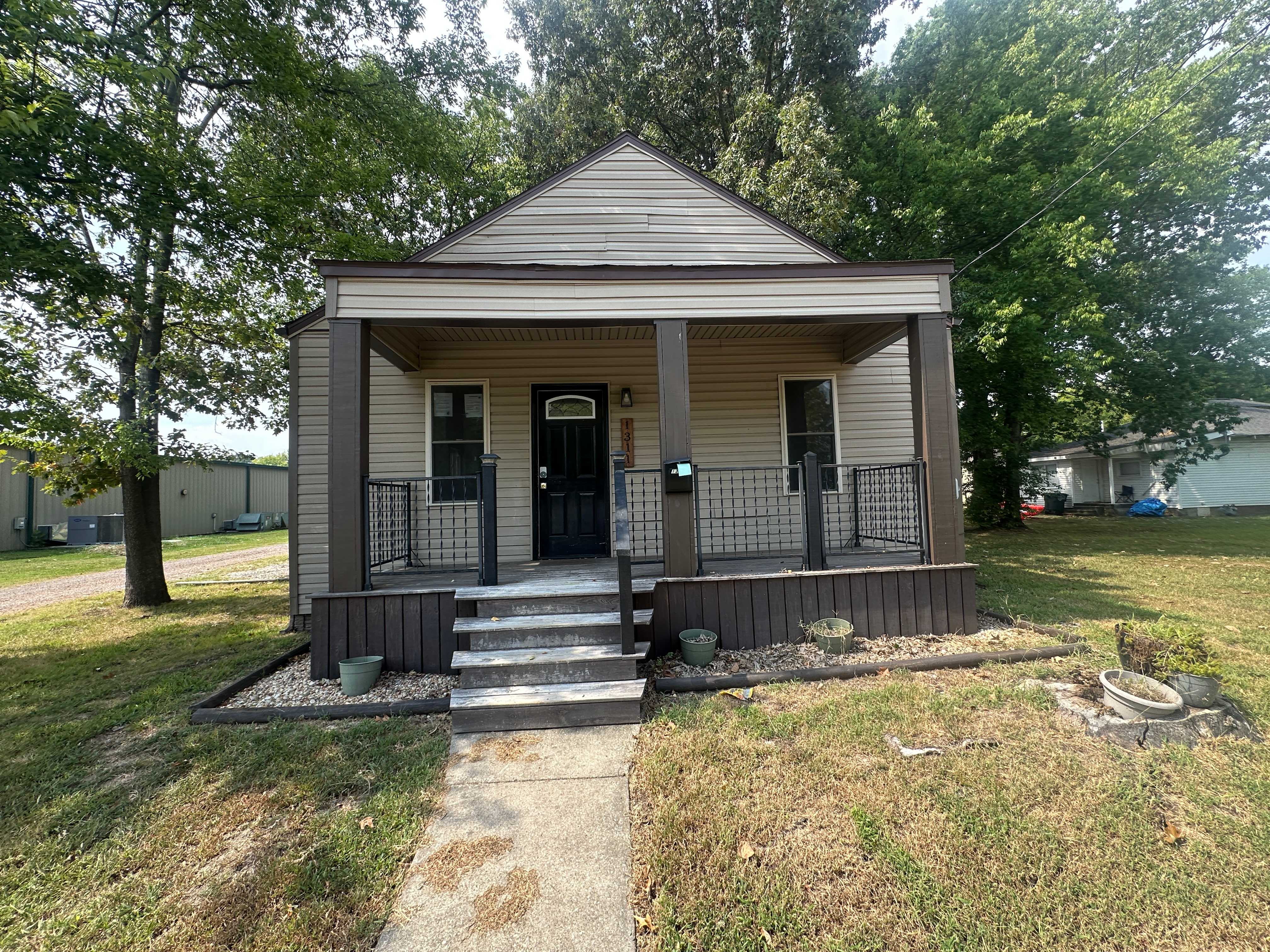 1311 Burnett St