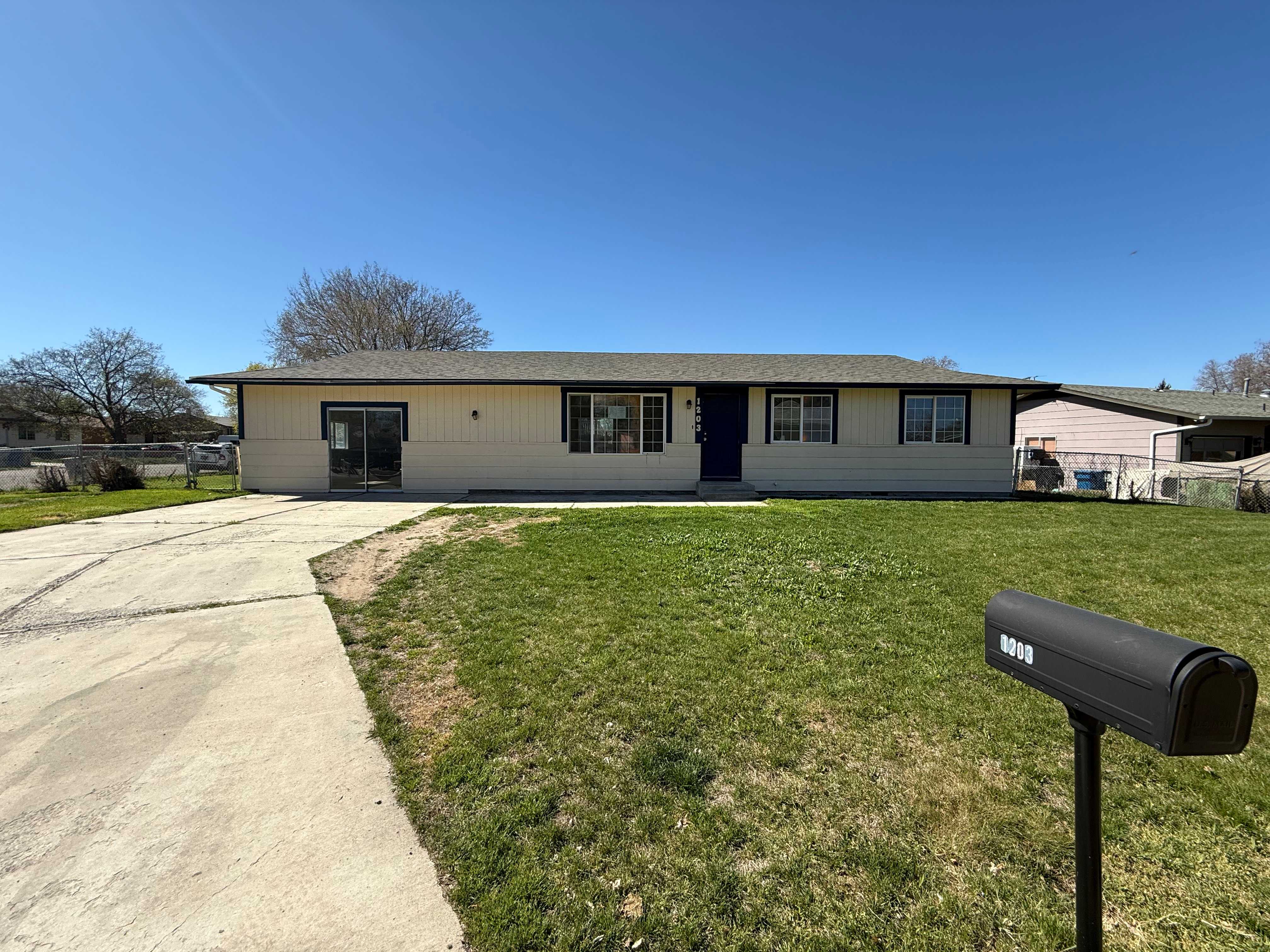Single Family Home 3BR 1BA — 1203 Sweetwood Cir, Nampa, ID