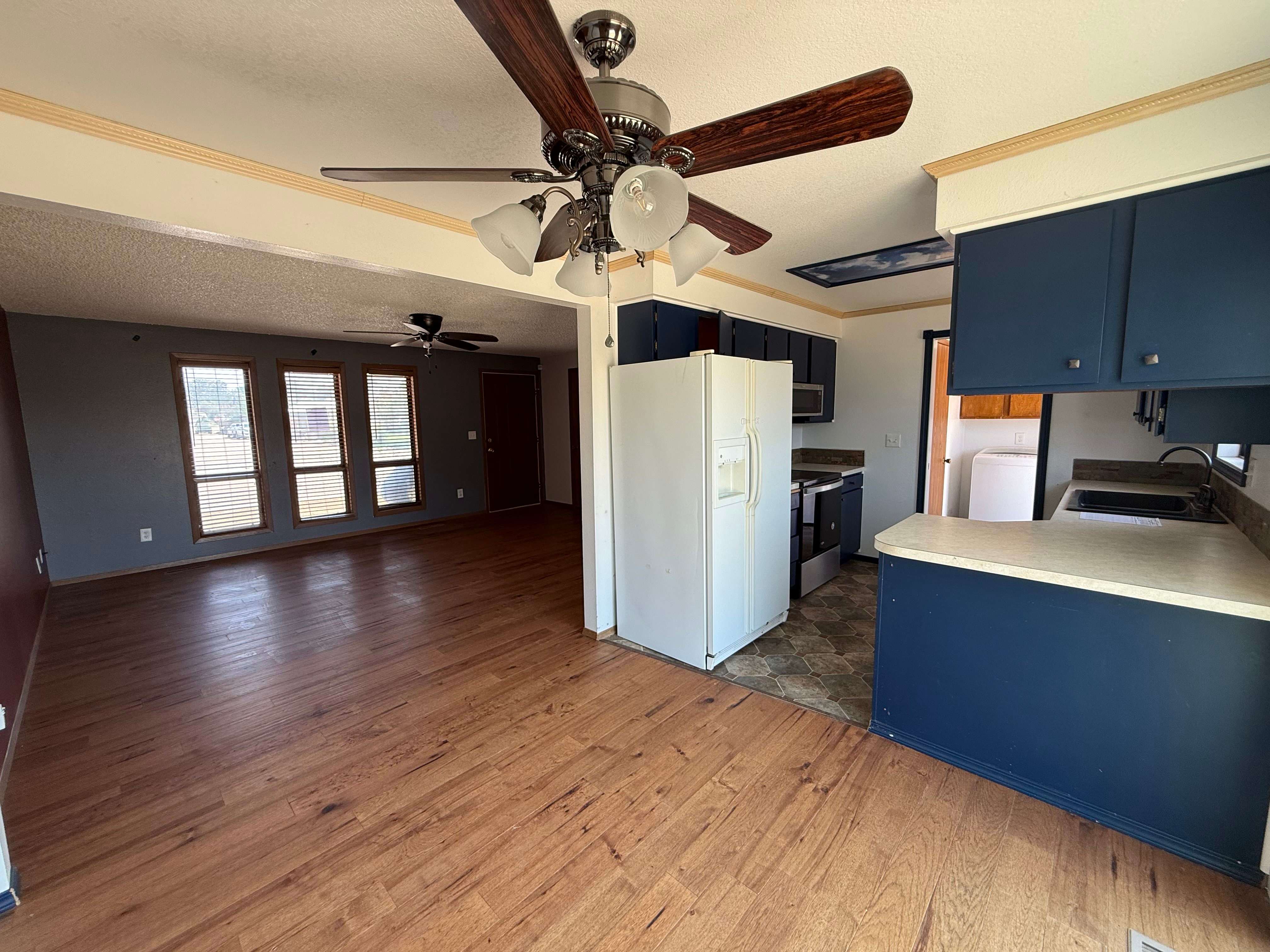 303 S 5th St W photo