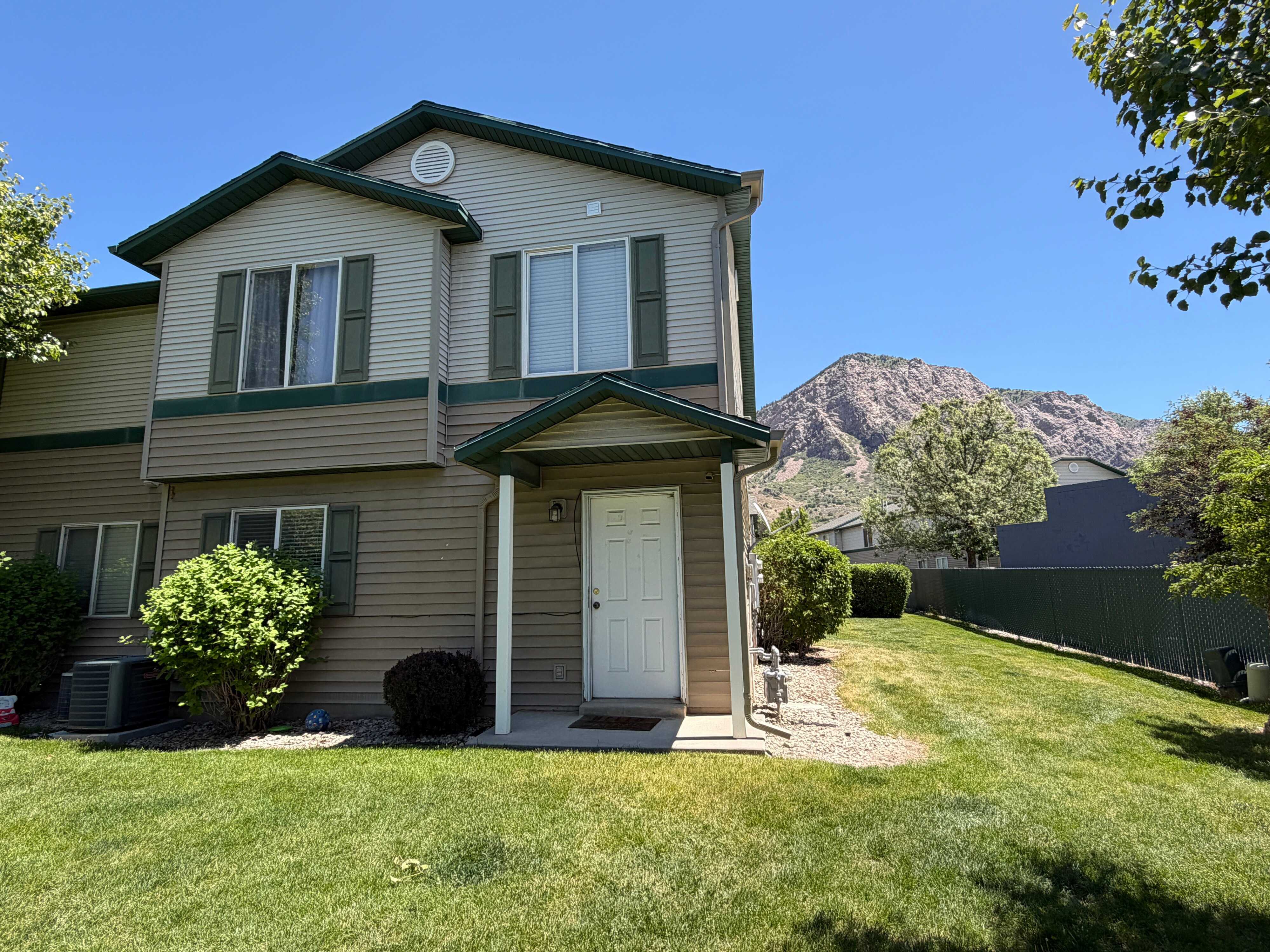 825 E 760 N photo